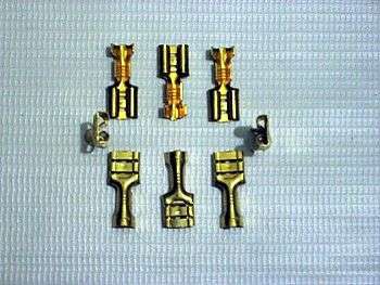 Terminal de instalación hembra con traba de 7.6mm