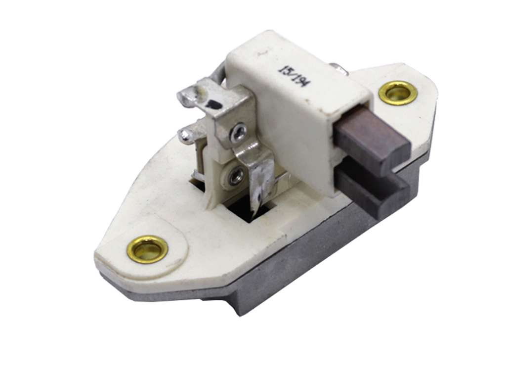 REGULADOR ALTERNADOR BOSCH FO CARGO INCORPORADO 12V.