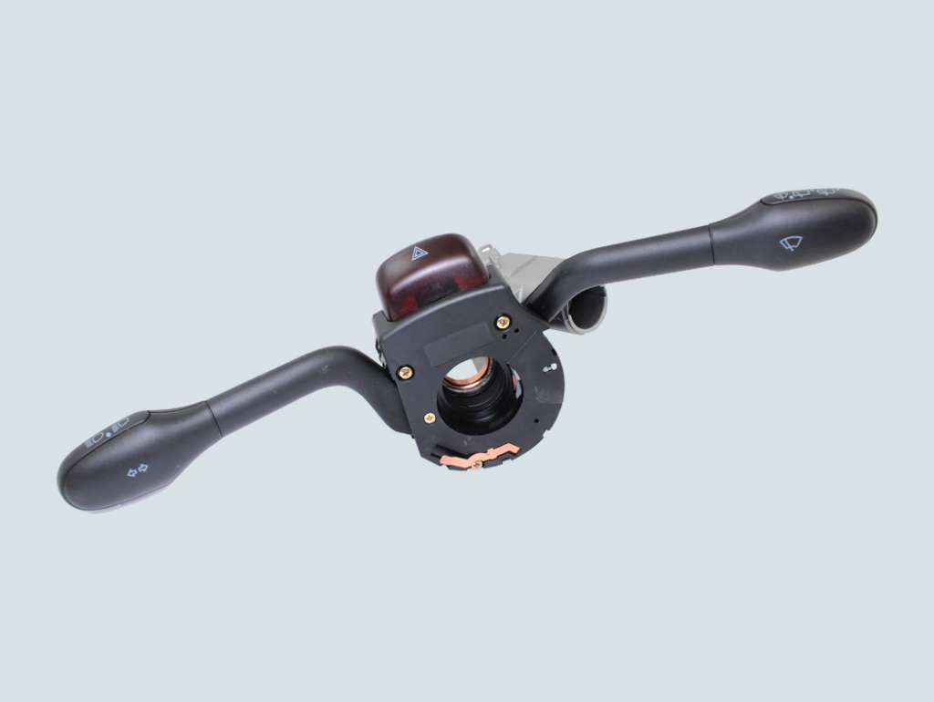 Llave combinada de luces y limpiaparabrisas bajo volante con traba de dirección